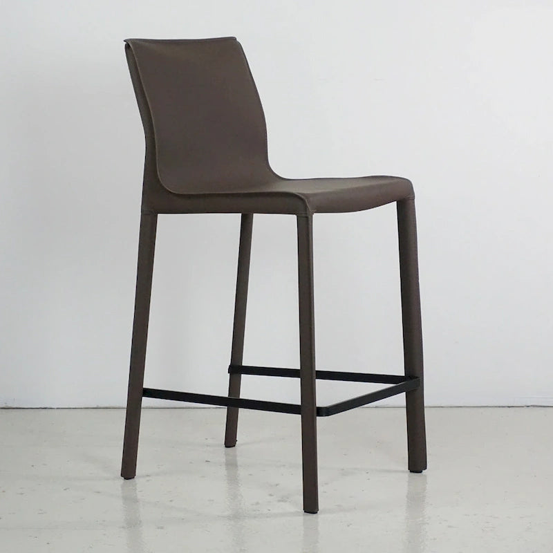 Taburete moderno de cuero para barra